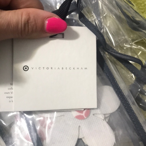 Victoria Beckham child’s raincoat ☔️ - Picture 4 of 5